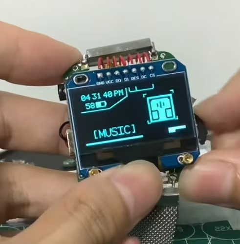 1.3寸OLED的STM32手表 产品图 3/4