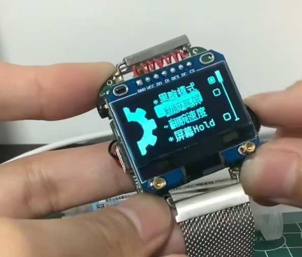 1.3寸OLED的STM32手表 产品图 4/4